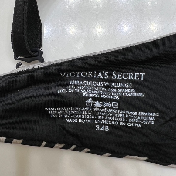 Victoria’s Secret bra size 34B good condition pre-owned. - Picture 3 of 3